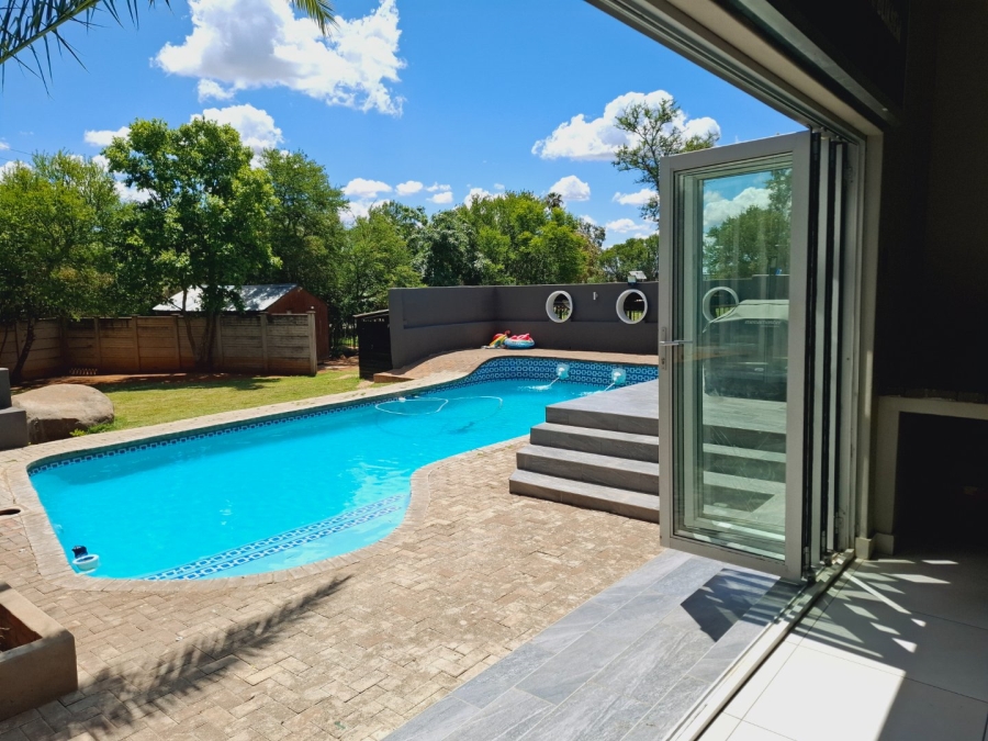 5 Bedroom Property for Sale in Rayton Free State